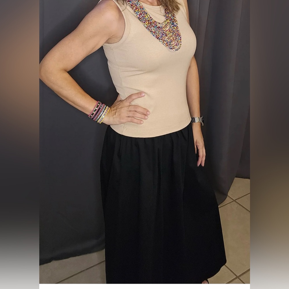 Beautiful midi dress! Size Large! Model wearing size small. New without tags.